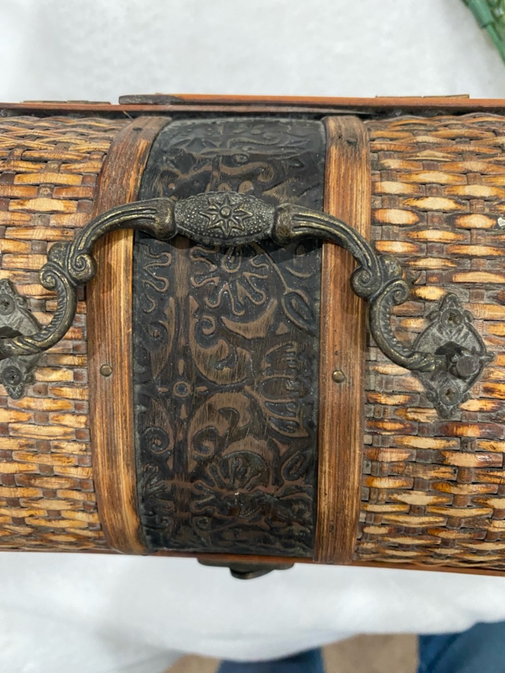 VINTAGE Woven Rattan Treasure Chest Jewelry Box - Brown - Picture 9 of 11